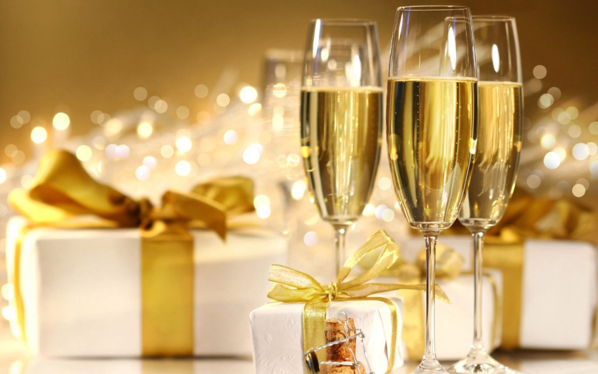 Anniversaire - Bon anniversaire Angèle ! Three-glasses-of-champagne1